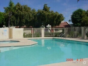 Building Photo - Wonderful 3 bedroom close minutes to ASU!!...