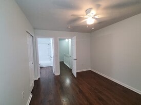Building Photo - 6486 Crab Apple Dr