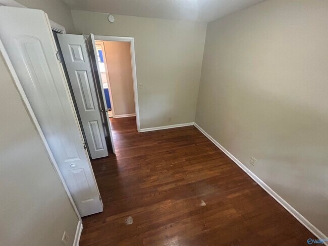 Building Photo - 4742 Bluehaven Dr NW