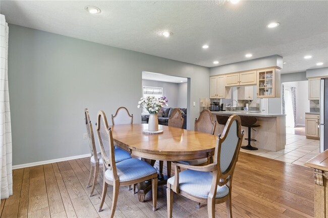 Building Photo - 12 White Oak Bend
