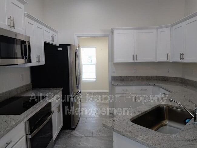 Building Photo - 4704 SW 143rd Loop