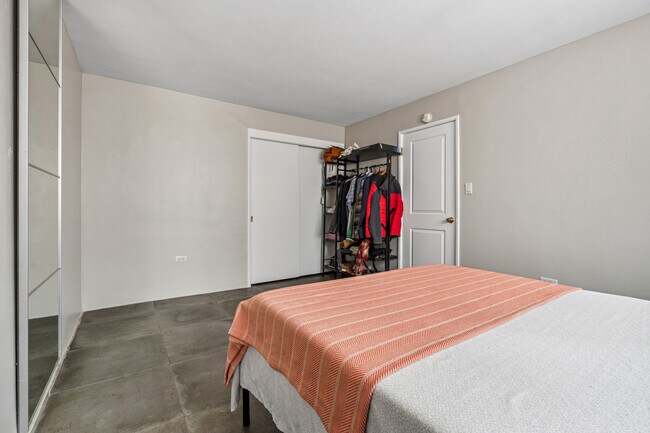 Building Photo - 1044 Ontario St