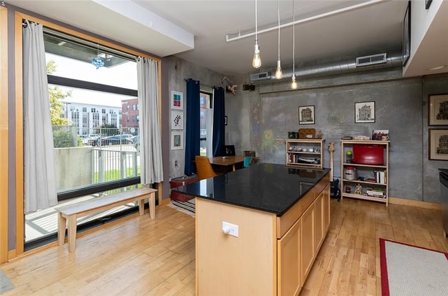 Building Photo - Modern 2-Bedroom, 2-Bathroom Condo – Prime...
