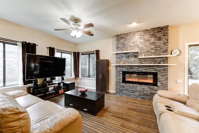 Building Photo - 2150 Paso Rello Dr