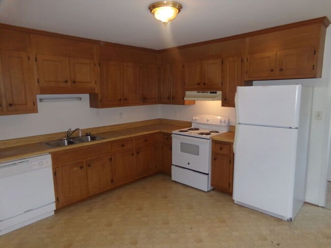 Building Photo - 2 BR TOWNHOUSE IN PRINCE GEORGE COMMONS - ...