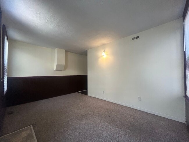 Building Photo - 111 Gage St