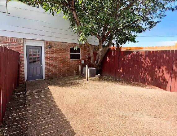 Building Photo - 124 S Las Vegas Trail