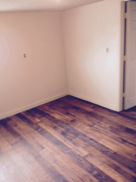 Building Photo - 118 Robinson Rd