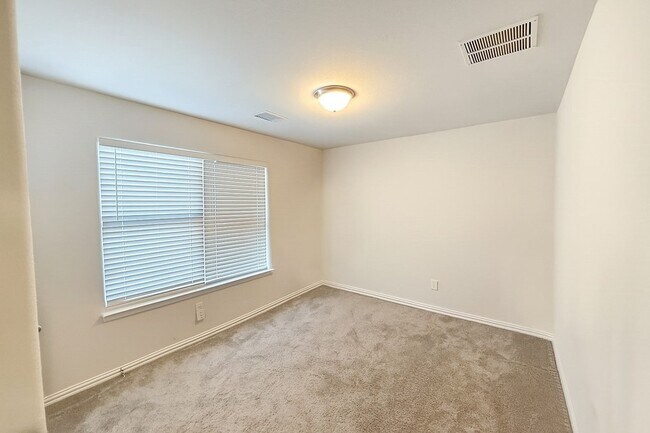 Building Photo - 228 Teakwood Dr