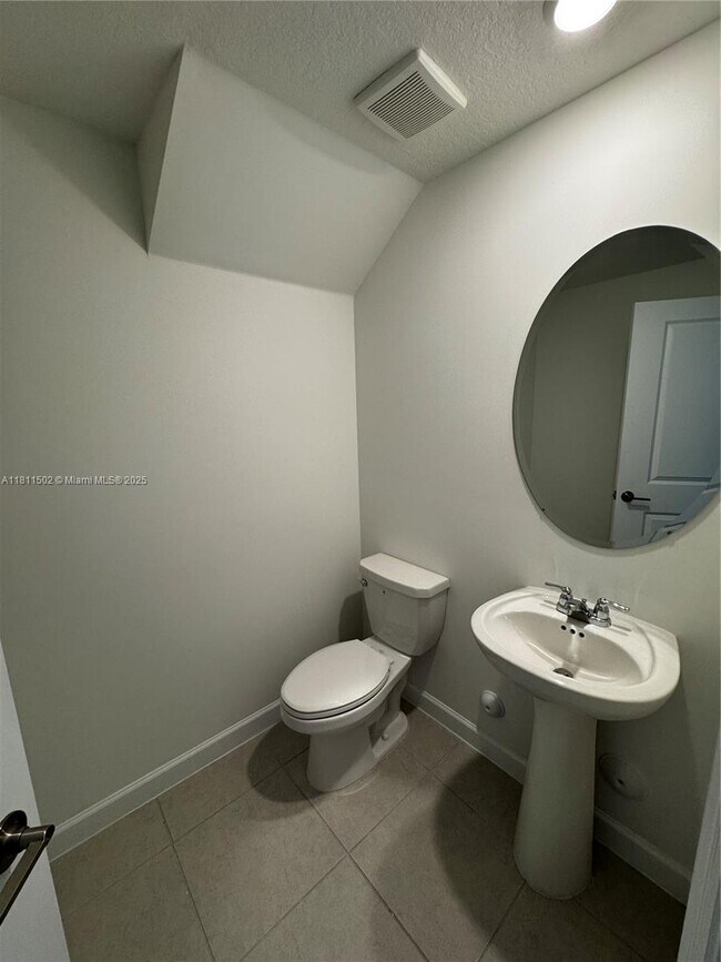 Building Photo - 104 SW 184th Way