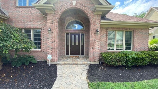 Building Photo - 5665 Stone Lake Dr