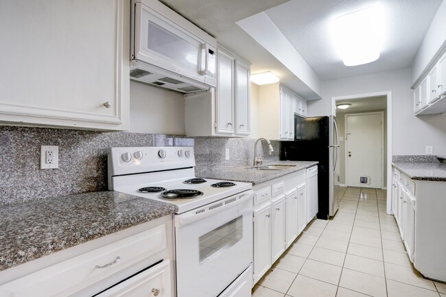 Building Photo - 6 Dorado Dr