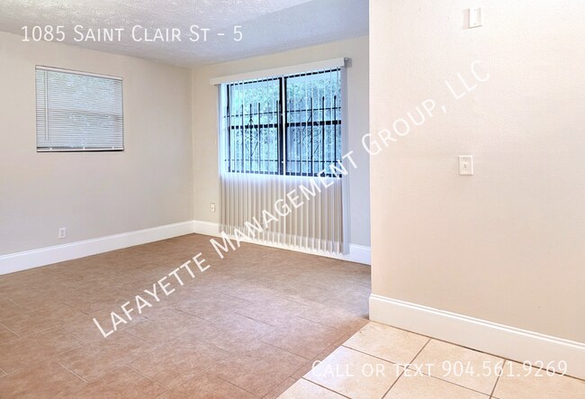 Building Photo - 1085 St Clair St