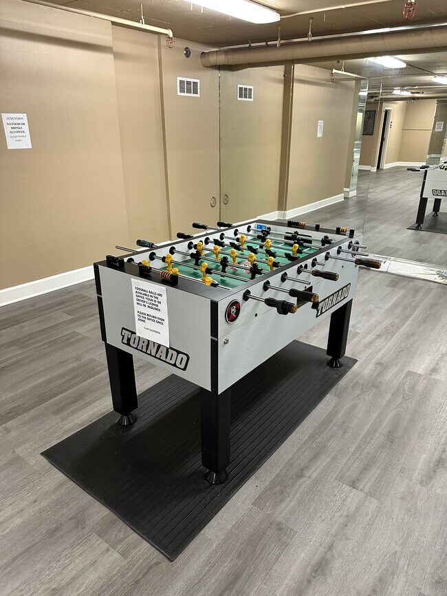 Building Photo - 10982 Roebling Ave