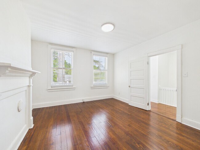 Building Photo - 1703 Oakdale Ave