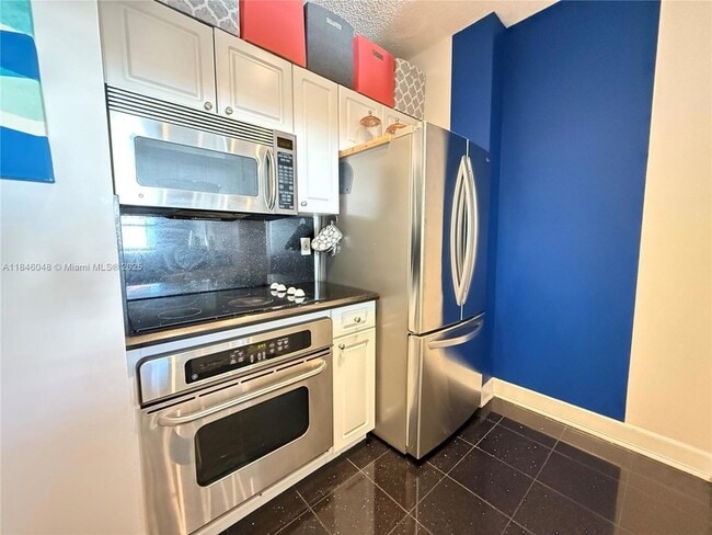 Building Photo - 17145 N Bay Rd