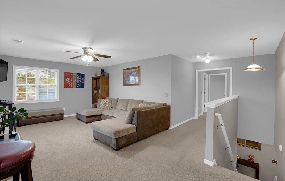 Building Photo - 946 Farnsworth Dr