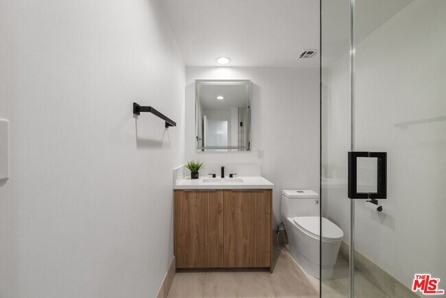 Building Photo - 1118 3rd St