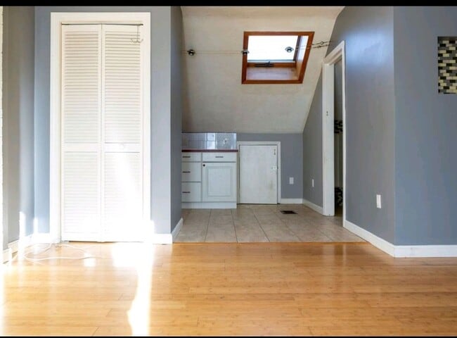 Building Photo - Life is better by the beach! Beach side townhouse 3bed 2.5 bath 1 garage,  master suite with priv...