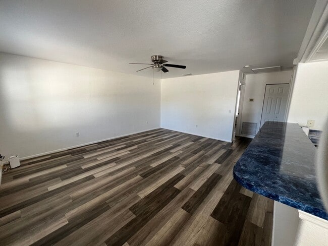 Building Photo - 2/2/1 with lanai Duplex in Deep Creek