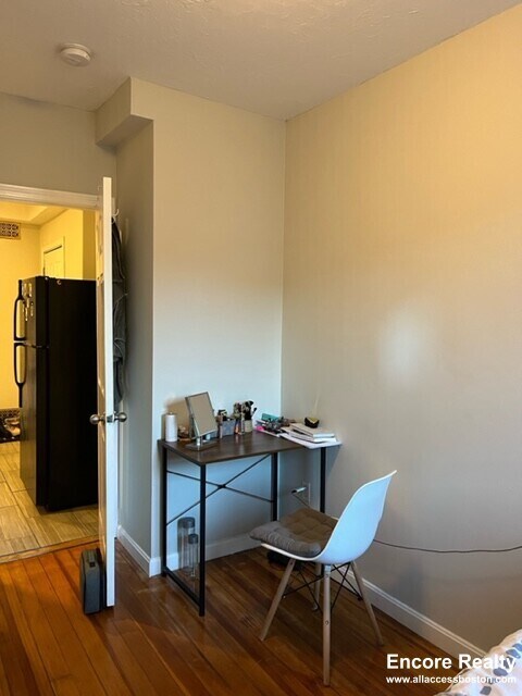 Building Photo - 220 Hanover St