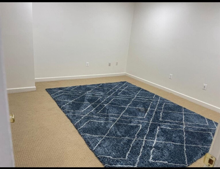 Building Photo - 100 Davidson St