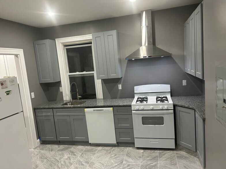 Building Photo - 33 White St