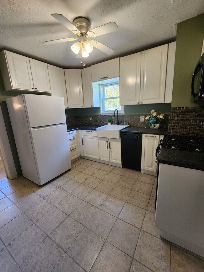 Building Photo - 97 E Emerling Ave