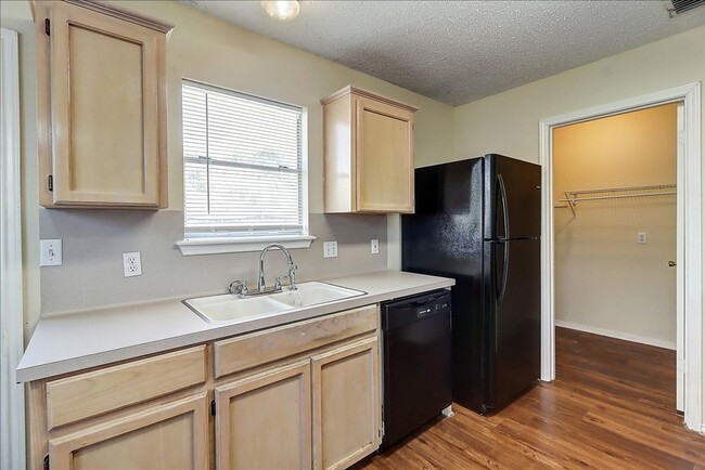 Building Photo - 7833 Wolverine Dr