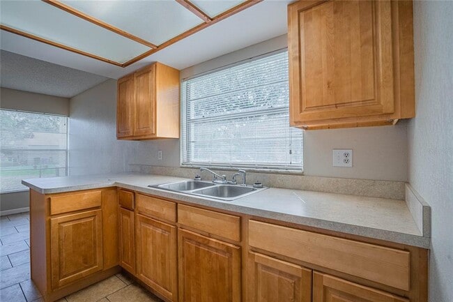 Building Photo - 748 Zella Ln