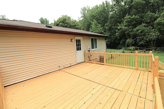 Building Photo - Charming 2 Bedroom, 1 Bath Home on Quiet C...