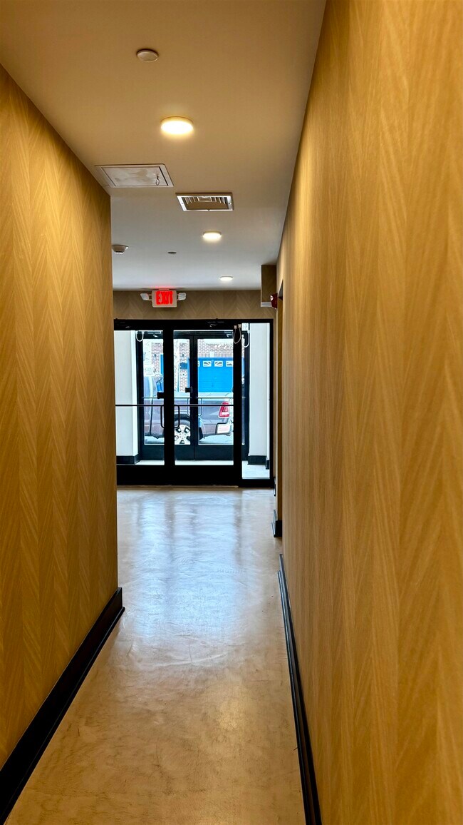 Building Photo - 203-205 Randolph Ave Unit# 101