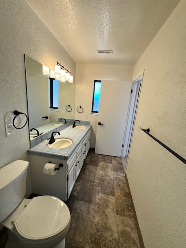 Building Photo - Remodeled home with a view