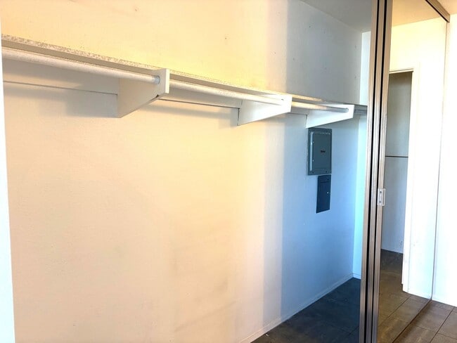 Building Photo - Updated Single-Level Condo in Mission Ridg...