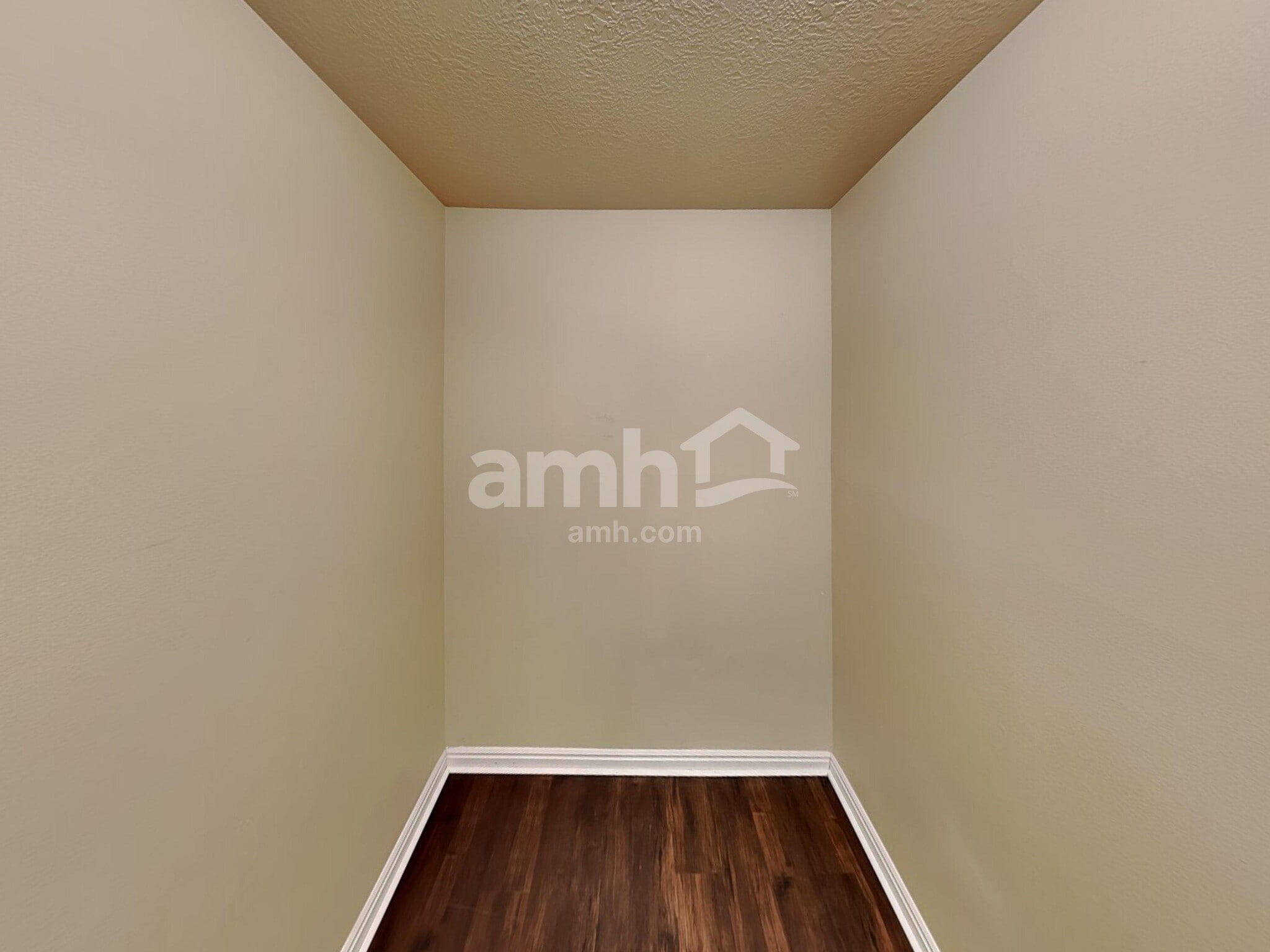 Building Photo - 10466 Doral Dr