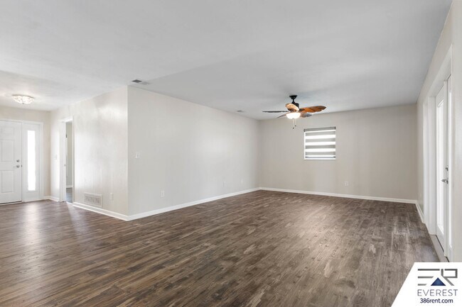 Building Photo - 19 Westford Ln