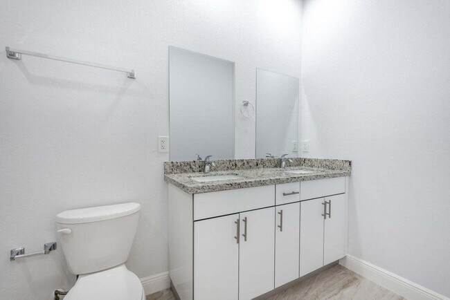 Building Photo - 2827 Saranac Ave