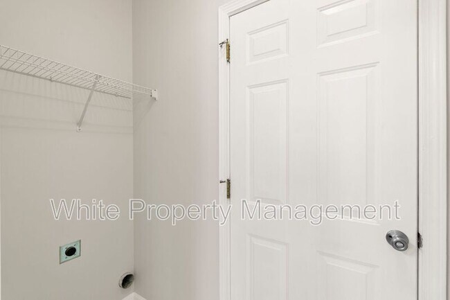 Building Photo - 12427 Oakton Hunt Dr