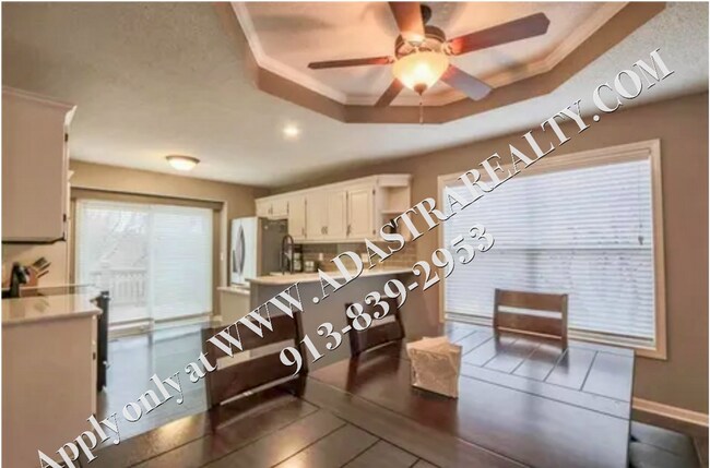 Building Photo - Beautiful 4 Bed 3 Bath Home in Olathe-Comi...