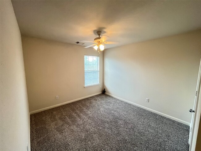 Building Photo - 3215 Legends Hill Ct