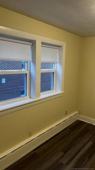 Building Photo - 1144 River St