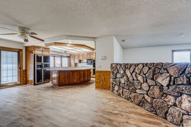 Building Photo - 15293 Golden Star Ave