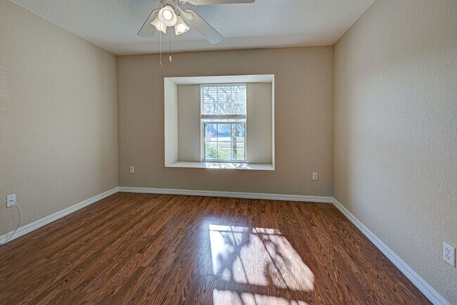 Building Photo - 2134 Boxwood St