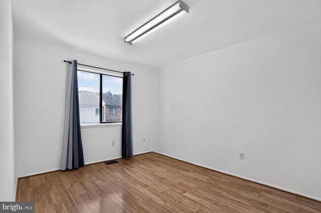 Building Photo - 1151 Dublin Pl