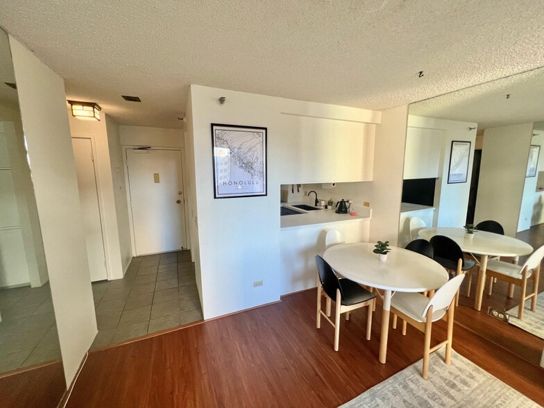 Building Photo - 876 Curtis St