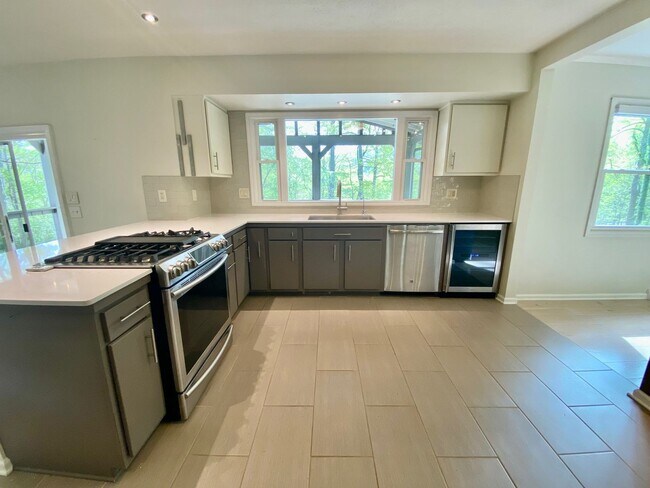 Building Photo - East AVL - Mid Century Modern Beauty in Bo...