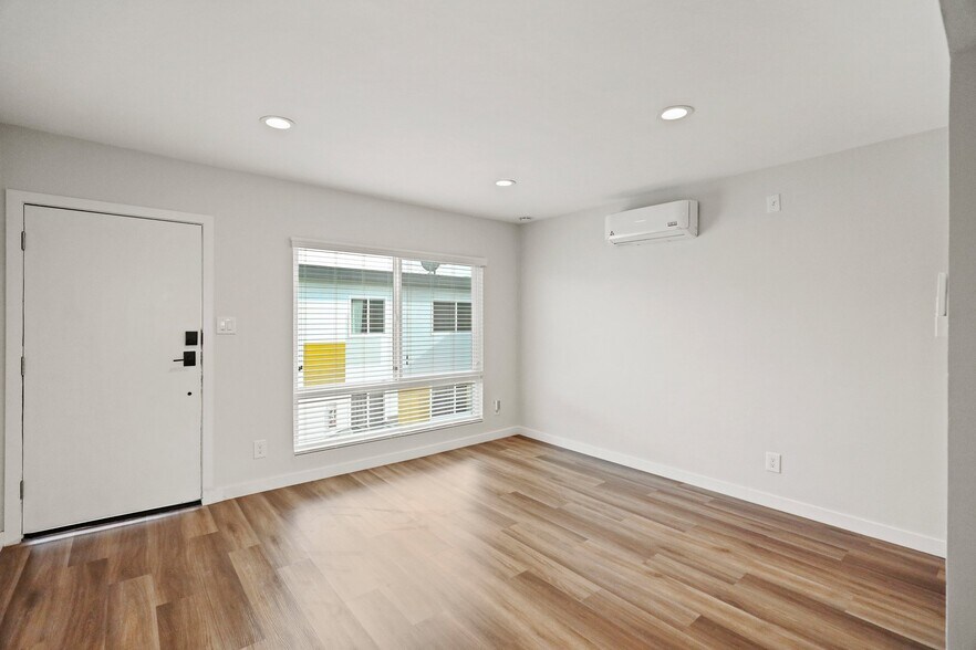 Building Photo - 1358 W 36th St