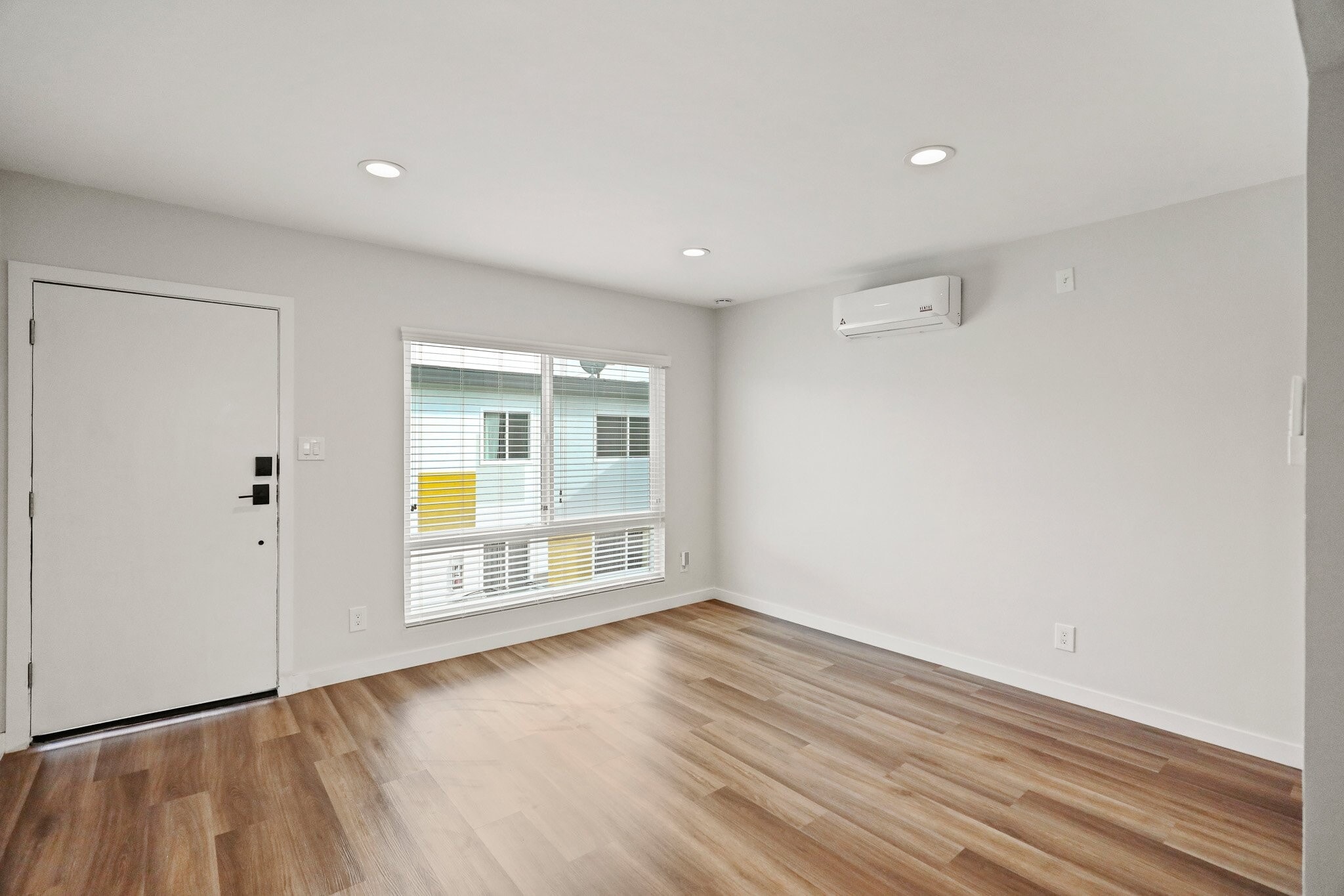Building Photo - 1358 W 36th St