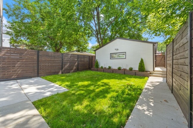 Building Photo - 4143 N Drake Ave