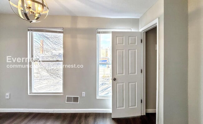 Building Photo - 37 S Yale Ave